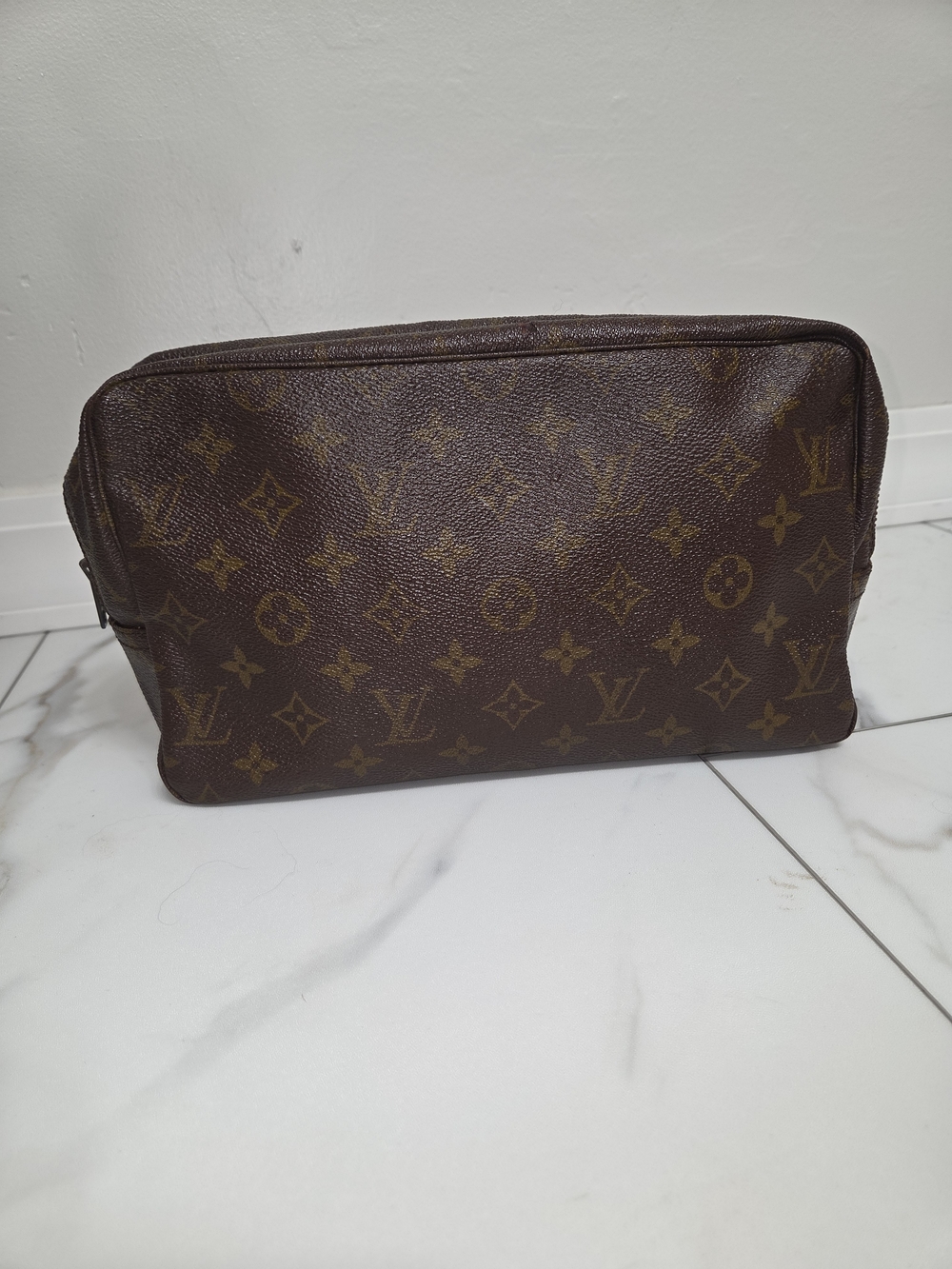 Vintage Authentic Louis Vuitton Monogram Trousse 28 Toiletry Pouch